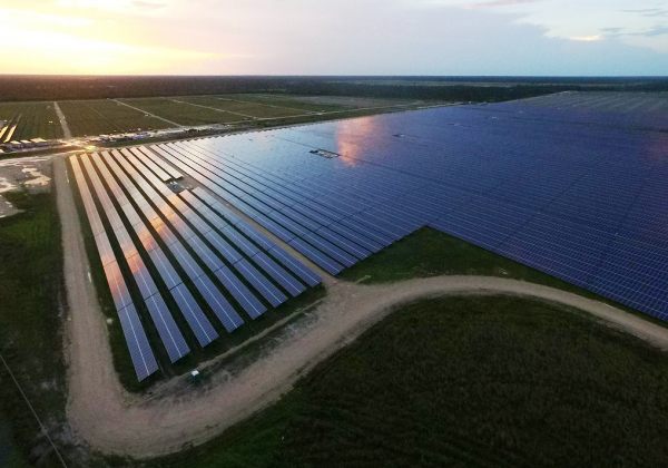 Babcock-Ranch-photovoltaic-solar-power-generation-field solar-powered Babcock Ranch Ft Myers